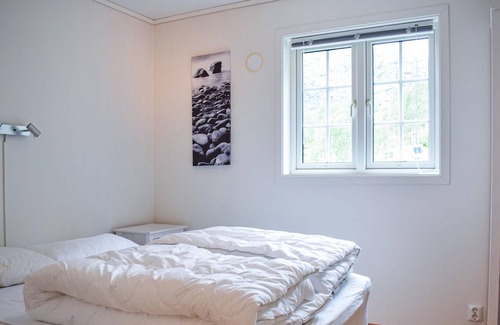 Roldal Apartment | Awaiting you is a cozy maisonette apartments with balcony and magnificent mountain views.