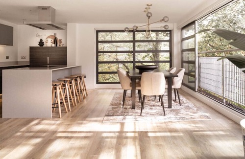 Leicester City Centre Apartment | Award Winning Stunning Modern Glass Wall Penthouse, Leicester City Centre Treeside Views