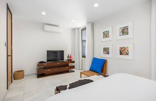 Fryes Beach Hotel | Awe-Inspiring Coastal Stay Perfect for Groups Seeking Bliss - with Kitchen