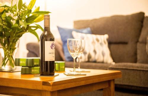 Saint Clears House | Awel Taf- Central cottage ideal for families, with parking