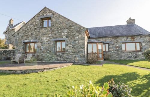 Llanfair House | Awel Y Llan