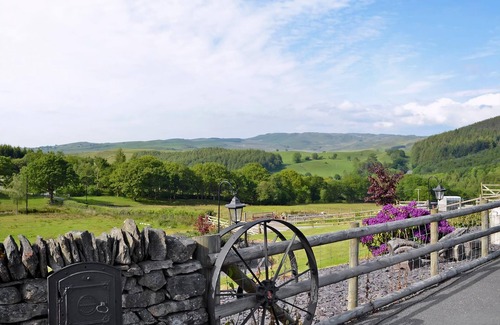 Tregaron Cottage | Awel y Mynydd - Mountain Breeze