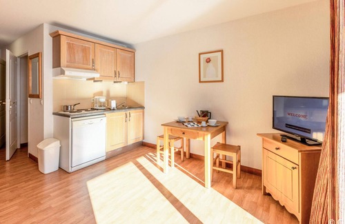 Les Bottieres Apartment | Awesome apartment in Saint-Pancrace