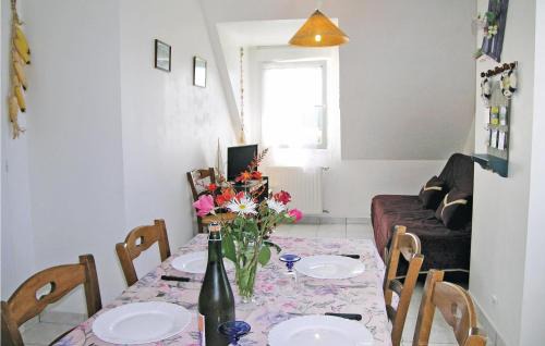 Roz-Landrieux Apartment | Awesome Apartment In Roz-Landrieux