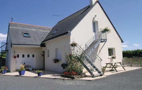 Roz-Landrieux Apartment | Awesome Apartment In Roz-Landrieux
