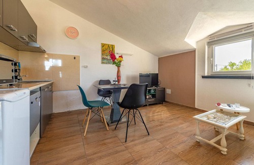 Posedarje Apartment | Awesome apartment in Slivnica with WiFi