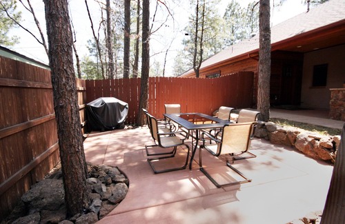 Cherry Hill House | Awesome Custom-built Guesthouse In Quiet Downtown Location