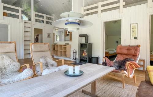 Oster Somarken House | Awesome Home In Aakirkeby With Wifi