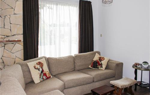 Acquoy House | Awesome Home In Acquoy With Wifi
