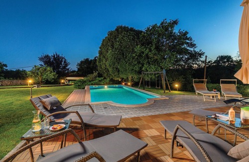 Belavici House | Awesome home in Belavici with sauna
