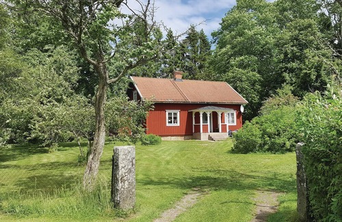 Broddetorp House | Awesome home in Falköping with kitchen