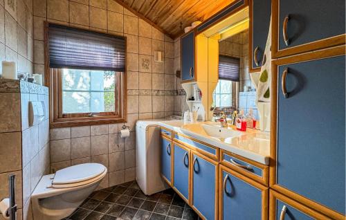 Rissa House | Awesome Home In Fevåg With Wifi