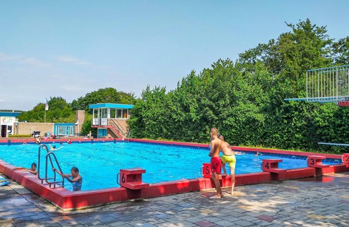 Heinkenszand House | Awesome home in Heinkenszand with WiFi