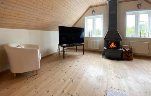 Lidhult House | Awesome Home In Lidhult With Lake View