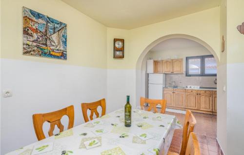 Gostinjac House | Awesome Home In Malinska With Wifi