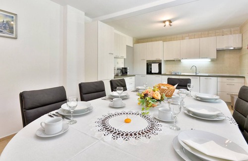 Ozalj House | Awesome home in Ozalj with kitchen