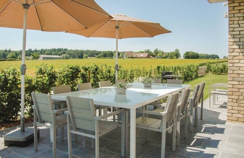 Poperinge House | Awesome home in Poperinge with sauna