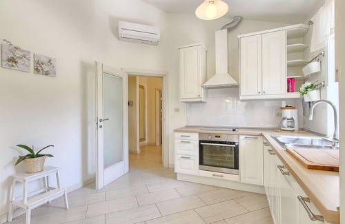 Tar-Vabriga House | Awesome home in Porec