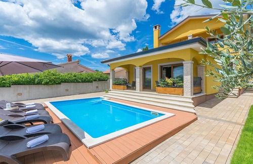 Zbandaj House | Awesome home in Porec
