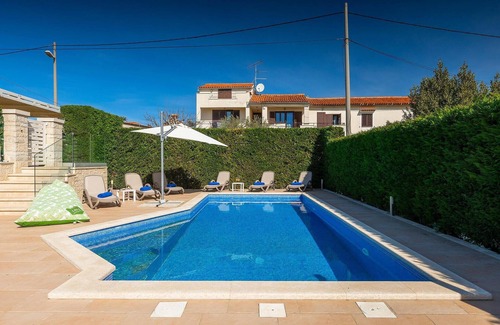 Kastelir House | Awesome home in Porec with sauna
