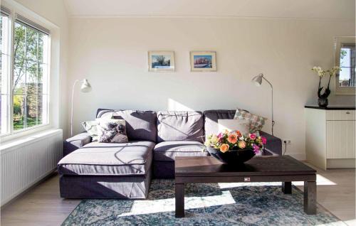 Zwanegat House | Awesome Home In Strijen With Wifi