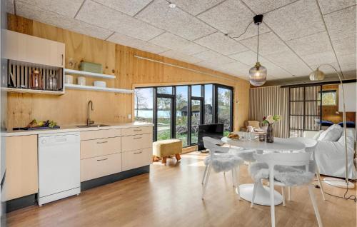 Sunds House | Awesome Home In Sunds With Lake View