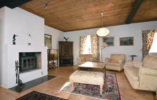 Dimbo House | Awesome Home In Tidaholm With Kitchen