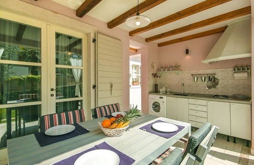 Strpacici House | Awesome home in Visnjan with WiFi