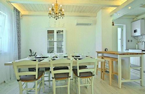 Strpacici House | Awesome home in Visnjan with WiFi