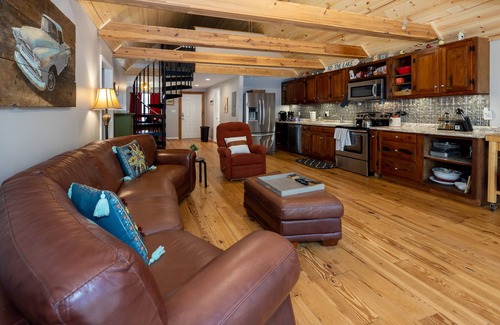 LaGrange Cabin | Awesome Lakefront House on West Point Lake in LaGrange, Ga