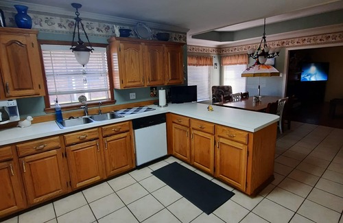 Houma House | Awesome location, great parking, with a park in our backyard