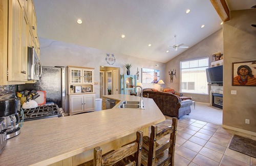 Moab South Valley House | Awesome Retreat Pool ,Hot tub, 2 car garage