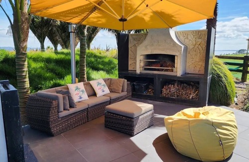 Big Bay House | Awhitu Zen - Balinese Inspired Villa with Hot Tub
