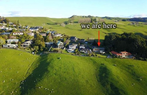 Rotorua House | Aww Sheep-Uninterrupted Panoramic View with Spa