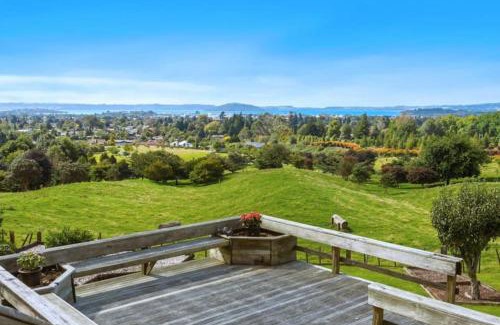Rotorua House | Aww Sheep-Uninterrupted Panoramic View with Spa