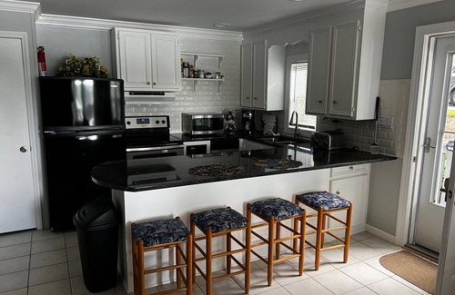 Mayhew Cottage | Azalea Cottage 1Br/1Ba with spacious Deck overlooking LKN and 2 Private docks.