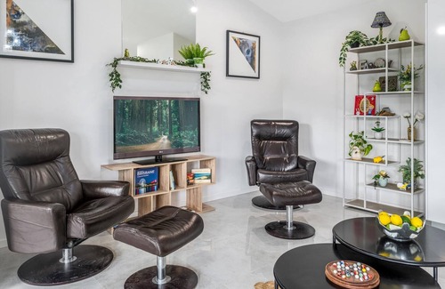 Montville Cottage | Azelea Cottage - Stunning One Bedroom Accessible Cottage, Minutes from Montville Village