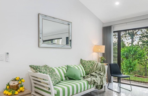 Montville Cottage | Azelea Cottage - Stunning One Bedroom Accessible Cottage, Minutes from Montville Village