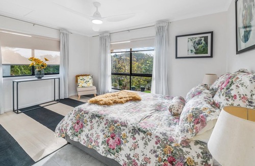Montville Cottage | Azelea Cottage - Stunning One Bedroom Accessible Cottage, Minutes from Montville Village