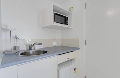 Palm Beach Apartment | Azure Beachfront Bliss~ Ocean View~ Studio Retreat