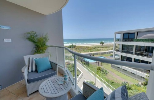 Palm Beach Apartment | Azure Beachfront Bliss~ Ocean View~ Studio Retreat