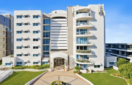 Palm Beach Apartment | Azure Beachfront Bliss~ Ocean View~ Studio Retreat