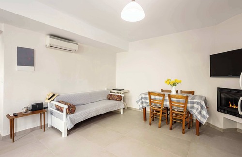 Petalidi Apartment | Azure Seaside Retreat in the Heart of Petalidi