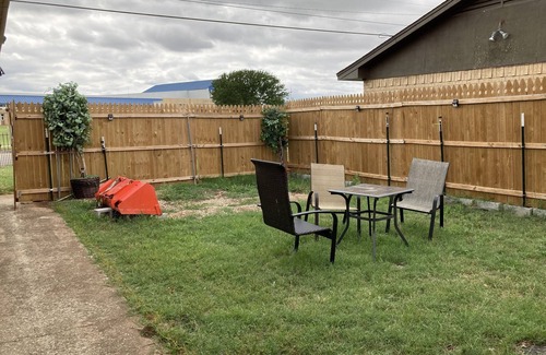 Wichita Falls House | B: 2 BDRM 1 BAw/firepit Sleeps 4 Suite B