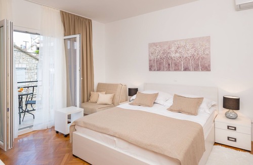 Island Hvar Bed & Breakfast | B&B Aurora