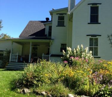 Lac-Brome Bed & Breakfast | B&B Hillhouse