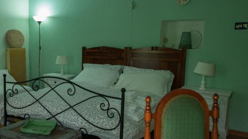 Serralunga di Crea Bed & Breakfast | B&B La finestra sul bosco