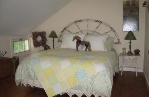 Clinton Corners Bed & Breakfast | B&B on seven acres with private bed & bath
