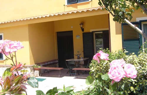 Caltanissetta Villa | B&B S. ELIA suite GLICINE: ENCHANTING VILLA IMMERSED IN THE HISTORICAL PARK DUBIN