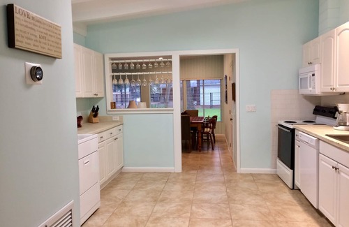 Jekyll Island Cottage | B Beach, Golf, Tennis and Fun for the whole family Sandy Toes & Salty Kisses B